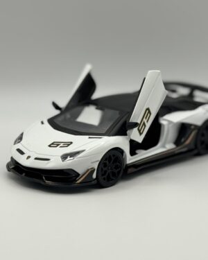 Метална спортна количка играчка 1:32 със светещи фарове, звук и отварящи се врати