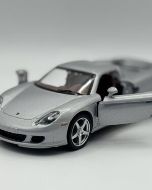 Метална кабриолет кола играчка 1:32 със спортен дизайн, отварящи се врати и реалистични детайли