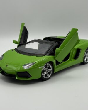 Метален модел зелена спортна кола - Детски Свят Метален модел зелена спортна кола кабриолет с отварящи се врати и детайлен двигател