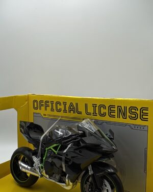 Реалистичен метален модел Kawasaki Ninja H2R - Детски Свят Метален колекционерски модел Kawasaki Ninja H2R в мащаб 1:12, с детайлен дизайн, зелена рама и официална лицензирана кутия.