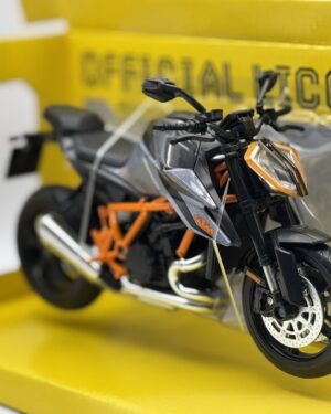 Реалистичен метален модел Kawasaki Ninja H2R - Детски Свят Метален колекционерски модел Kawasaki Ninja H2R в мащаб 1:12, с детайлен дизайн, зелена рама и официална лицензирана кутия.